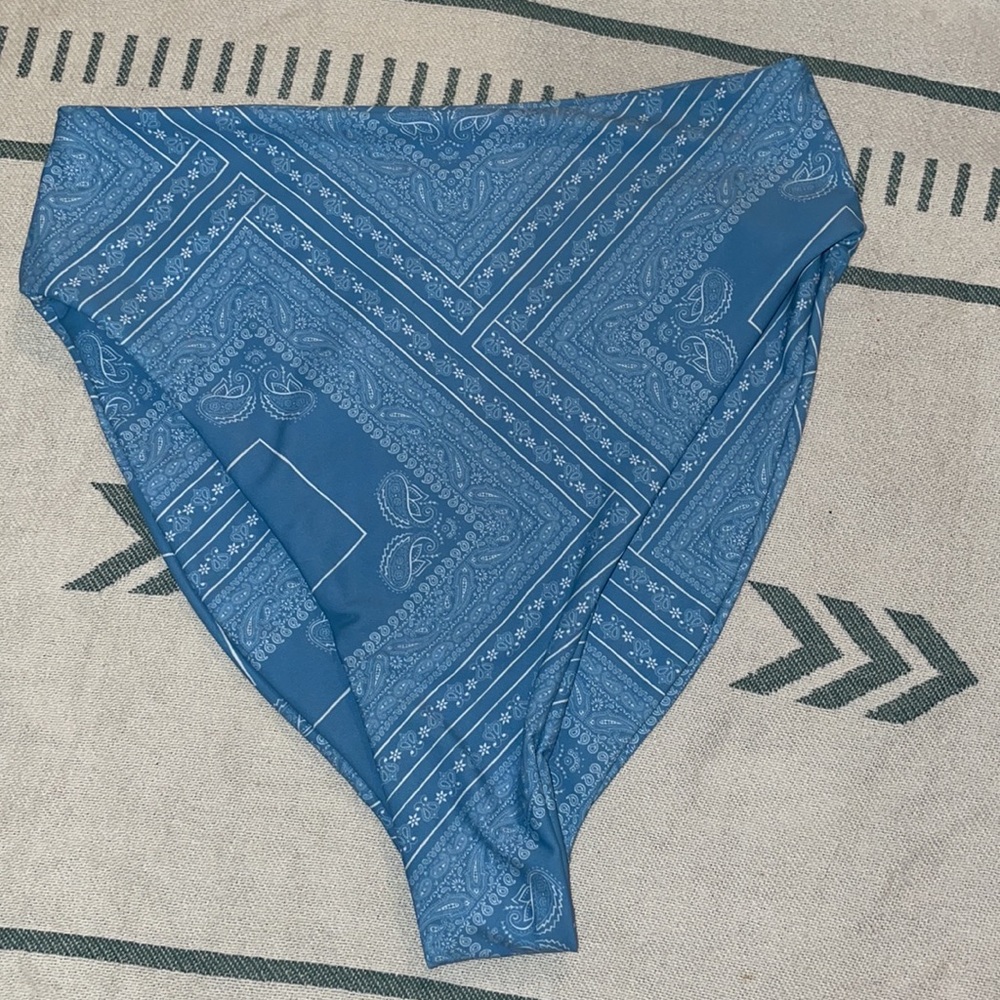 Skatie Monroe bottoms